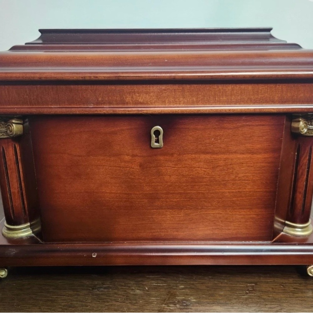 Bombay Company Elegant Wooden Jewelry Organizer - No key